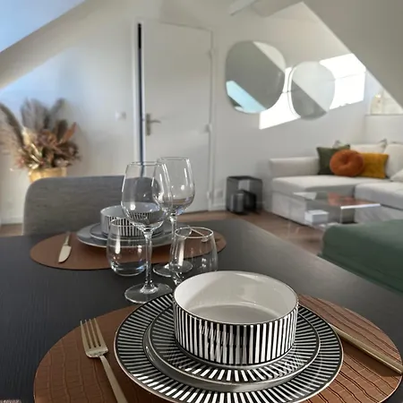 L'amour A La Apartment *